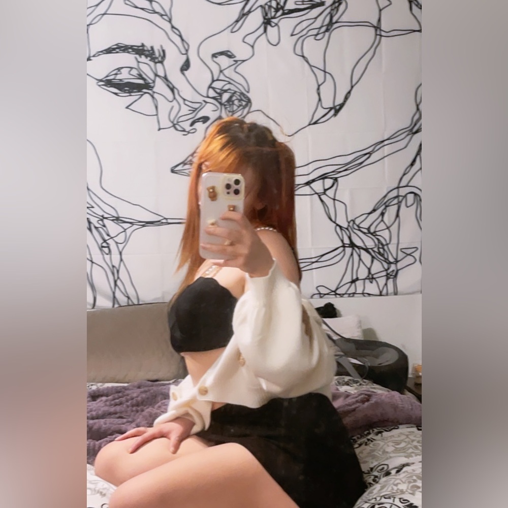 Meet your Posher, Telsea. Tarot astrology spells and fashion! Read post 💗💗